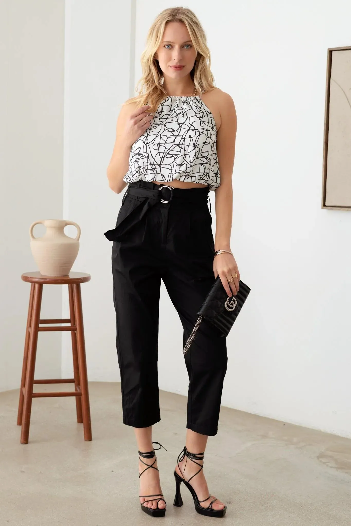 Abstract Sleeveless Ruching Halter Neck Crop Top