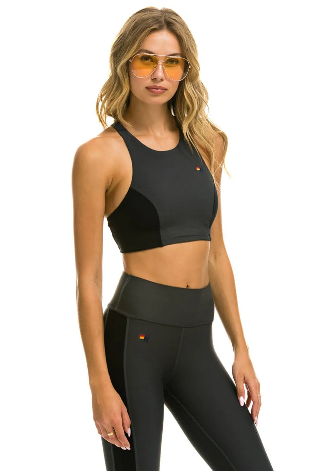 COLOR BLOCK RACER SPORTS BRA - TITANIUM